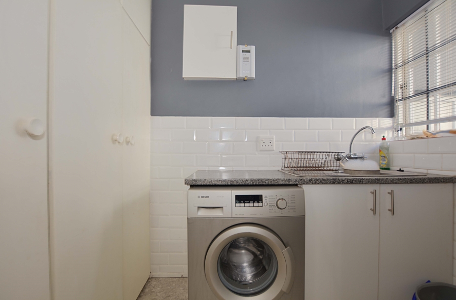 4 Bedroom Property for Sale in Bloubergstrand Western Cape